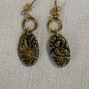 Elegant Gold Floral Earrings